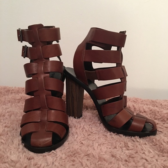 Vince Shoes - 🎉 3 items for $20! Vince Brown Leather Heels